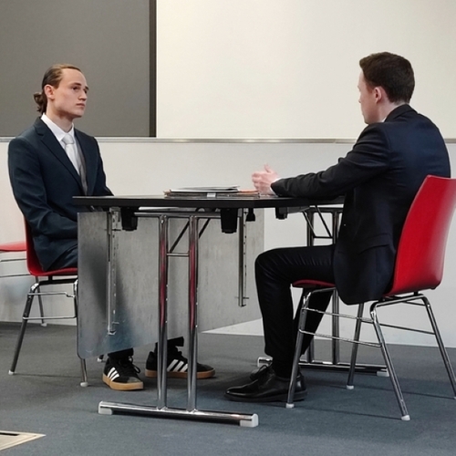 Les élèves de Terminale brillent à la Finale du Concours du Jeune Ambassadeur.