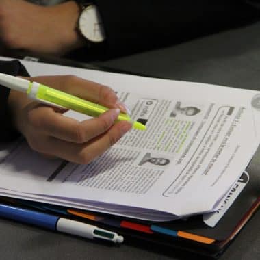 élève étudiant en classe